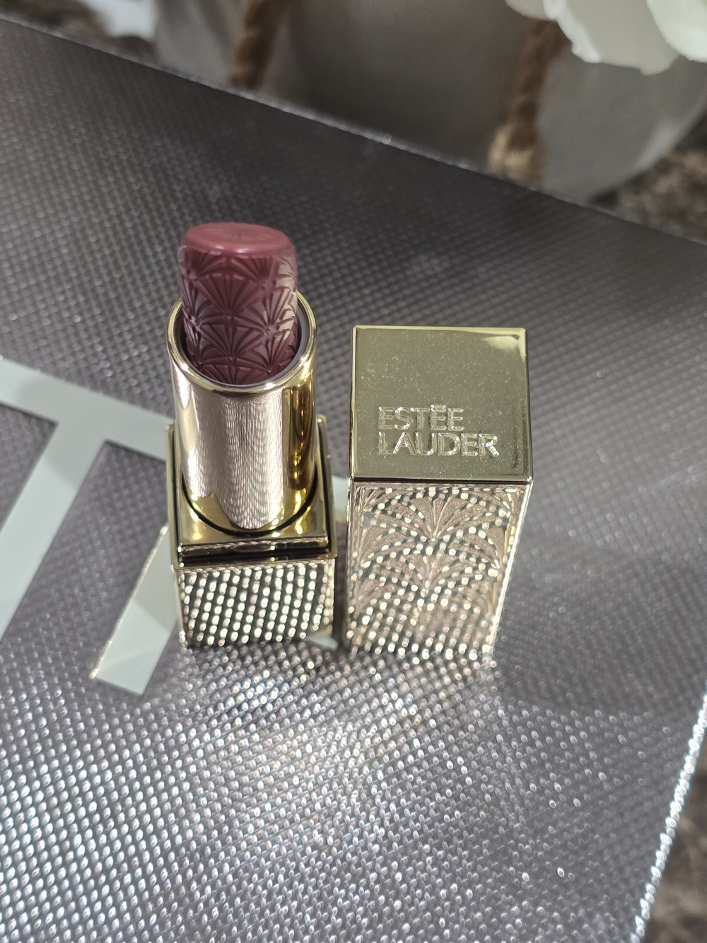 Estée Lauder Embossed Limited Edition Lipstick in Strictly Confidential NWOB - Picture 5 of 5